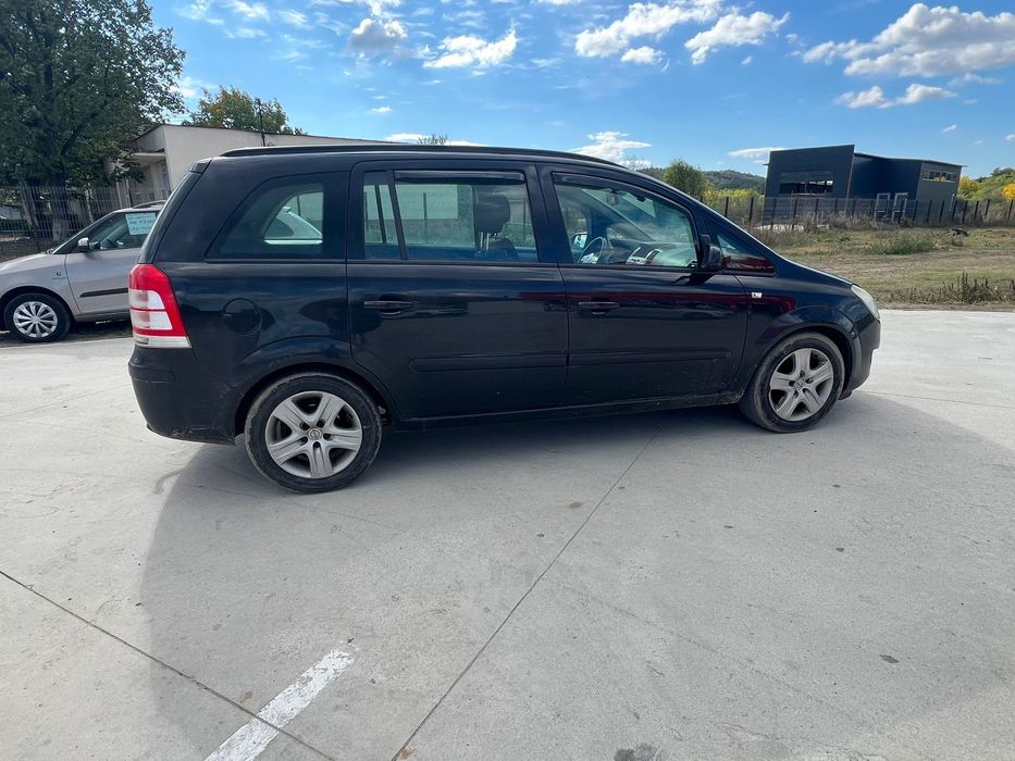 Vând Opel Zafira