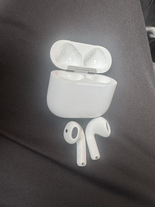 Apple air pods 4