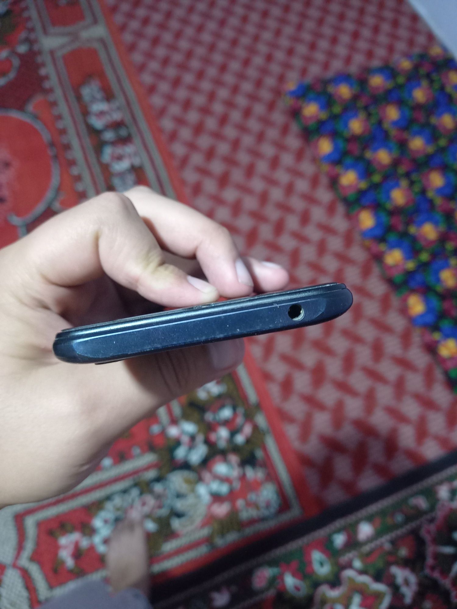 Redmi 9A hech qayeri almashmagan karobka dakument  bor holati zo'r