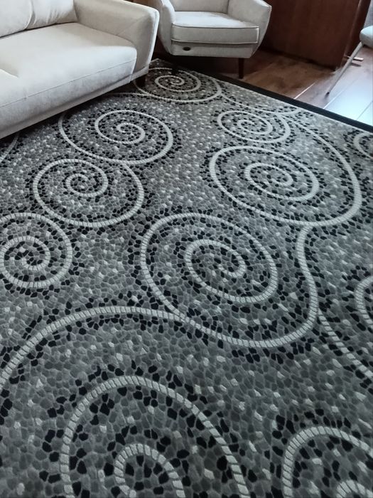 Продаётся красивый ковёр