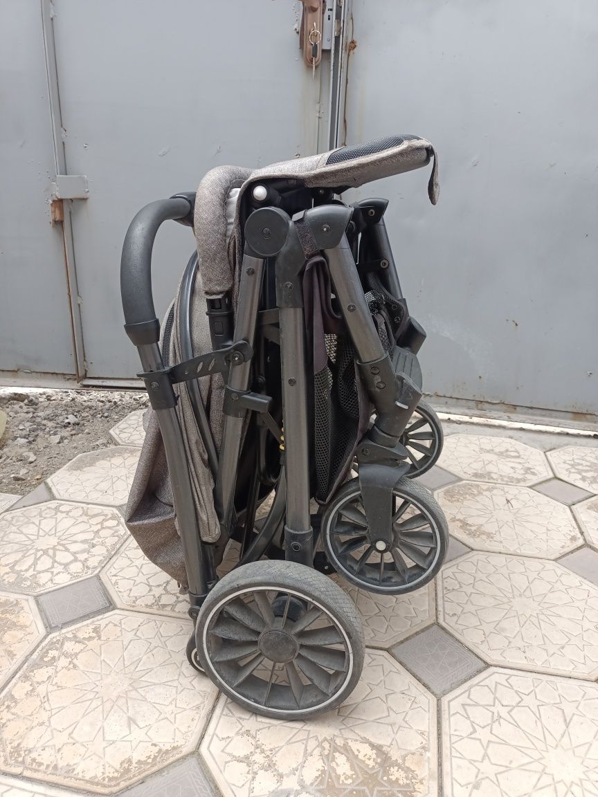 Продам детскую коляску