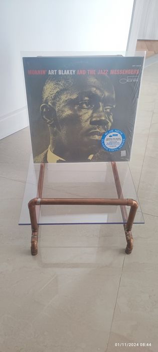 Suport pentru discuri vinil