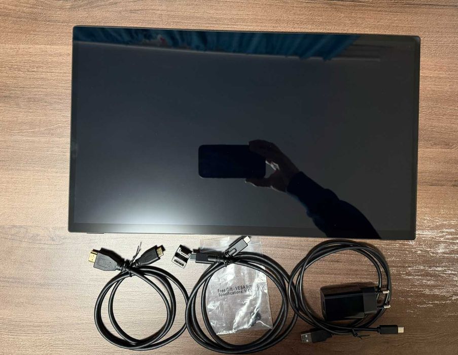 Преносим монитор UPERFECT 18.5 инча 1920x1080p 120Hz Touchscreen