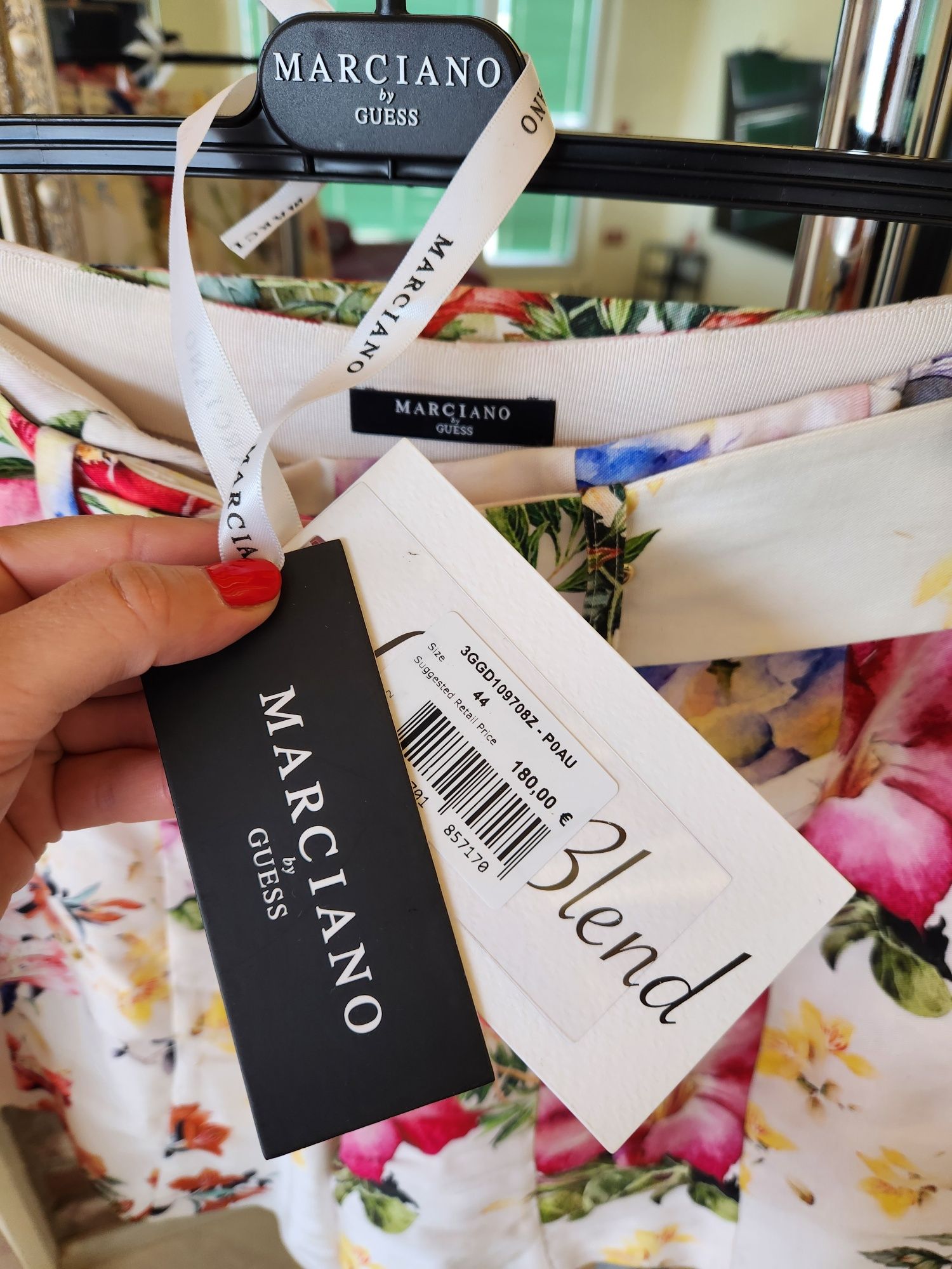 *Нови* Комплект Marciano Guess Сако и къси панталонки с етикети, в М/Л