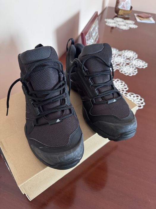 Adidasi marca ADIDAS model TERREX