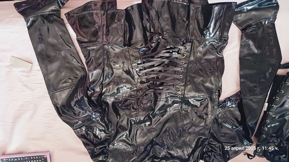 Готически латексов костюм от Necessary Evil