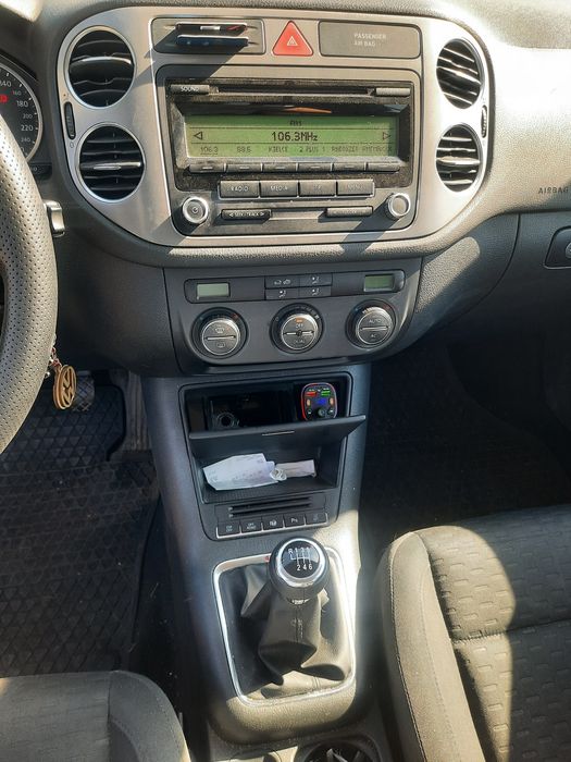 Vand VW Tiguan 2.0 TDI 4x4 XENON cu carte de service
