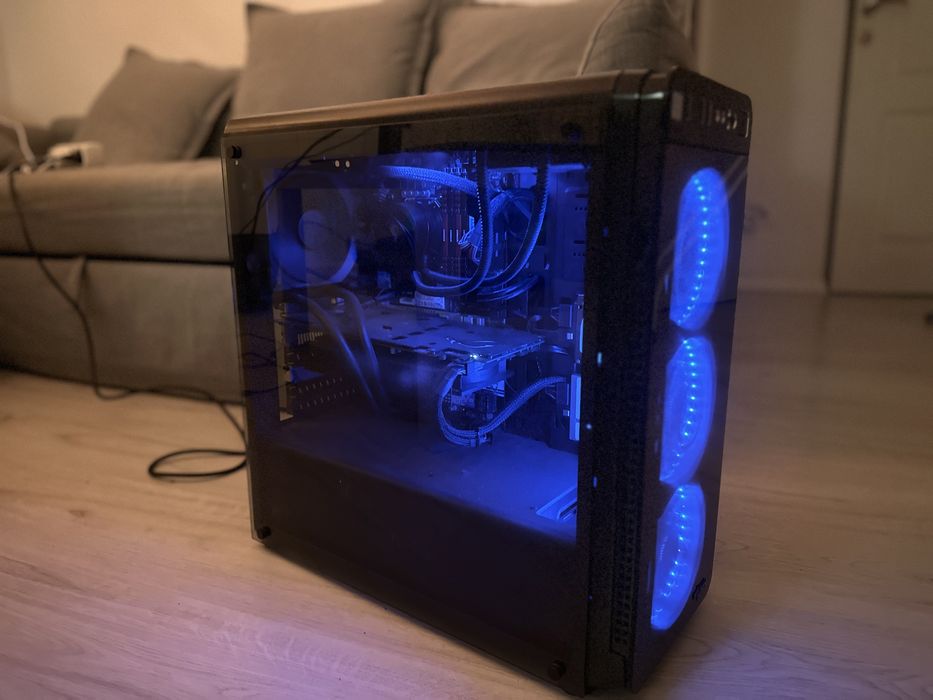 PC Gaming i7 + GTX 1070 Ti (AIO) + Monitor ASUS + Tastatură + Mouse