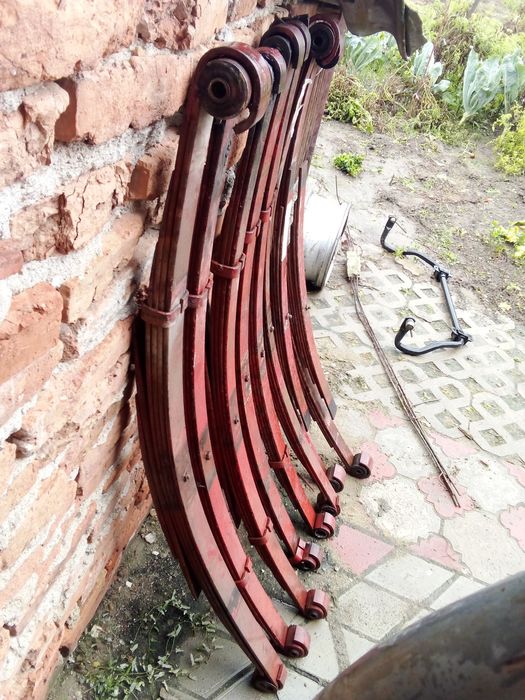 Chituri basculare pe cutie iveco cilindri picioare macara Arcureri c