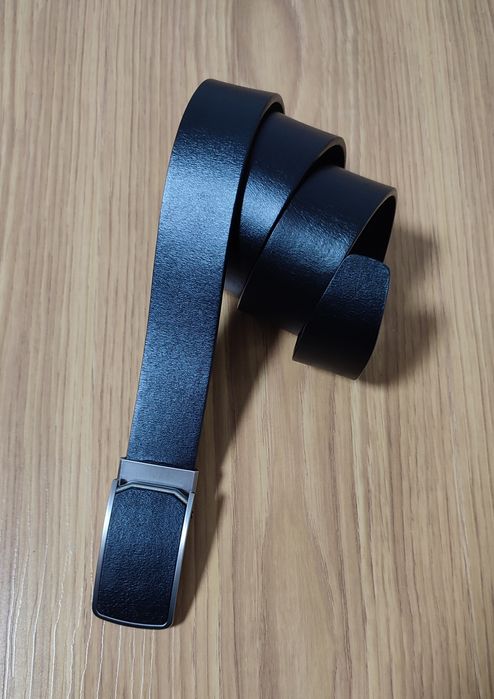 Продавам Чанти и Колани