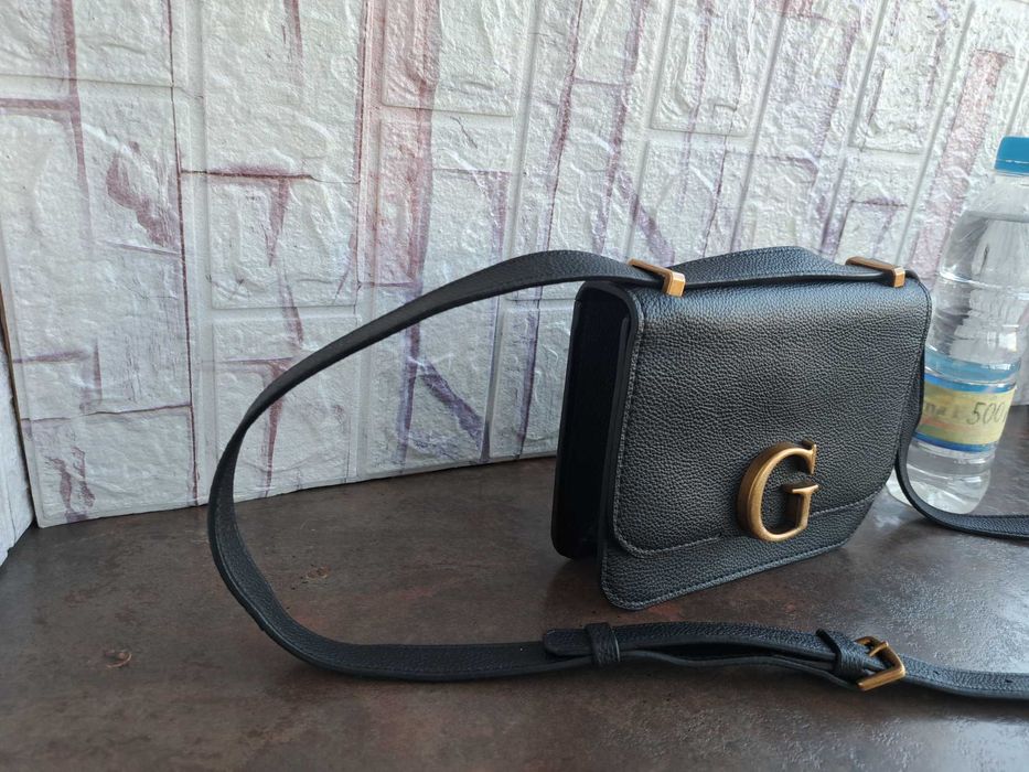 дамска чанта GUESS,малка черна чантичка,Гес
