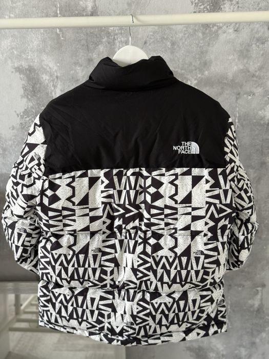 Geaca North Face off white balenciaga