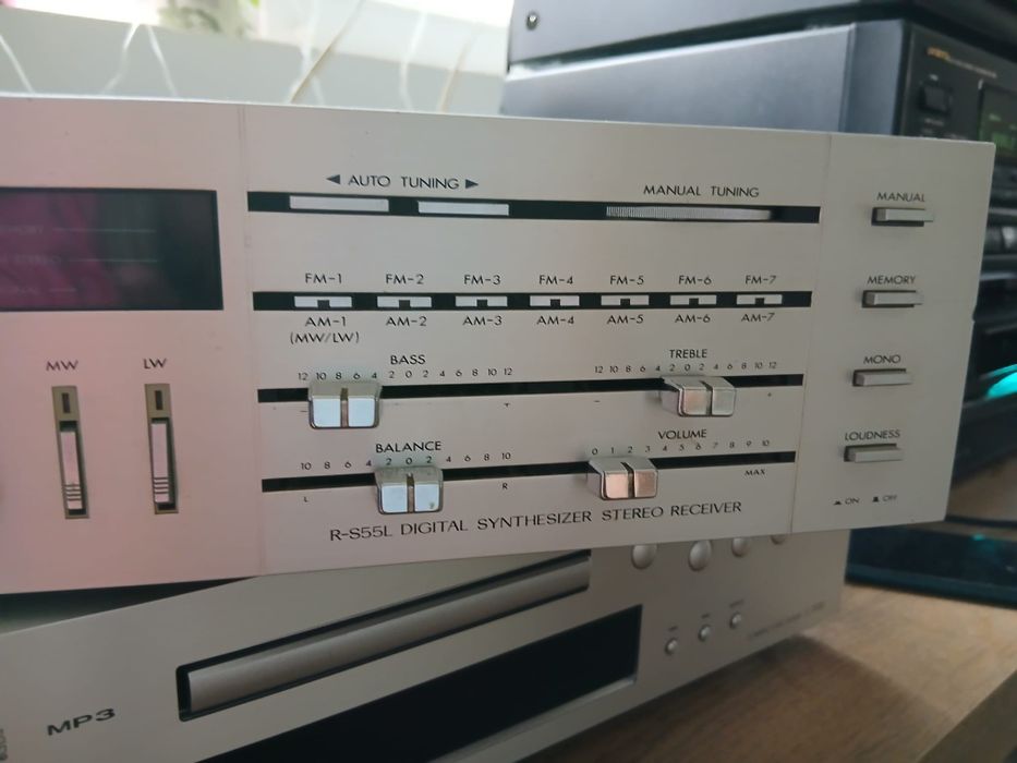 Vind tuner amplificator JVC in perfecta stare.