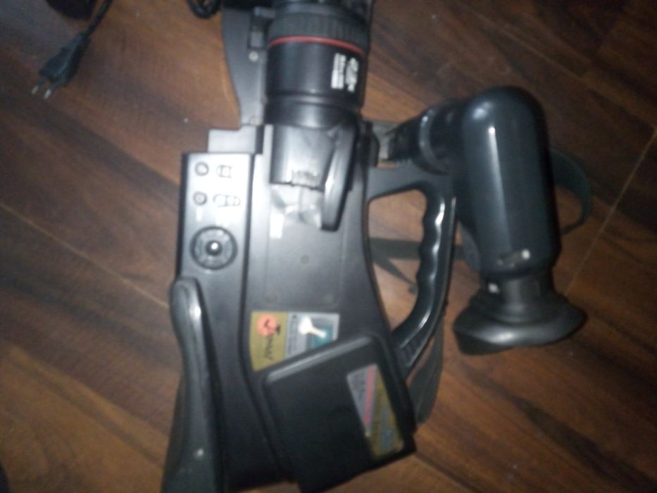 Camera video full HD model HDC-MDH1