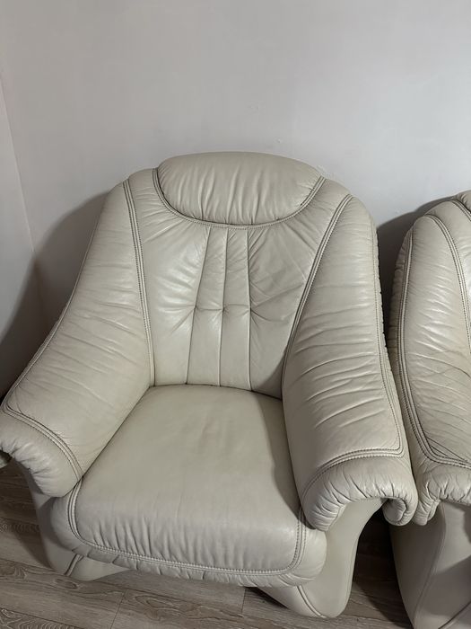 Продам кожаный диван