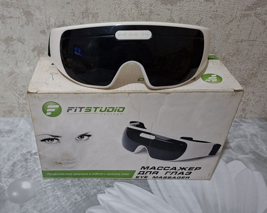 Массажёр для глаз.