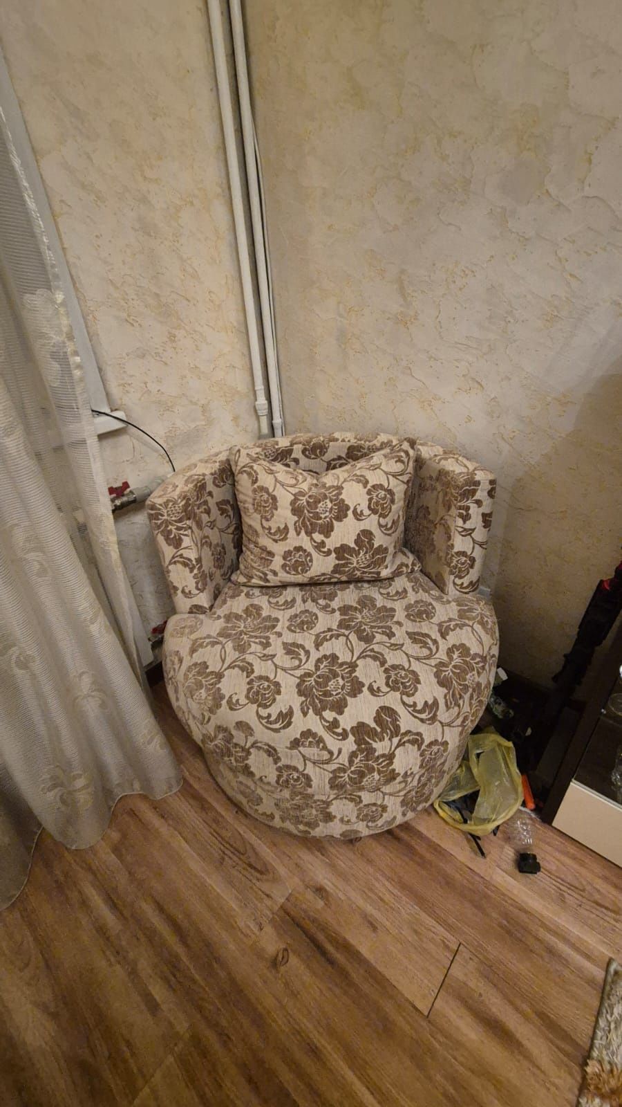Диван углом. С креслом