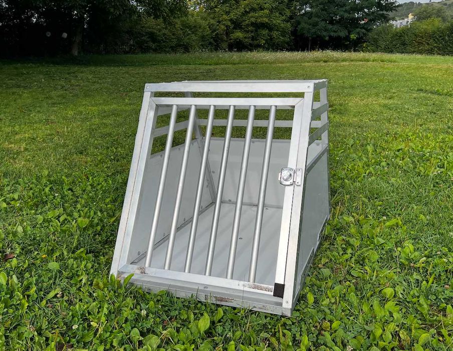 Cușcă aluminiu transport câini de talie medie – fǎcutǎ pt RAV4 PHEV