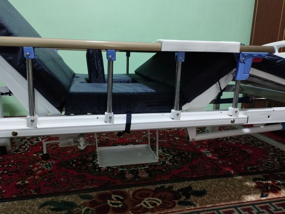 Кровать с функцией подъемама для лежачих.