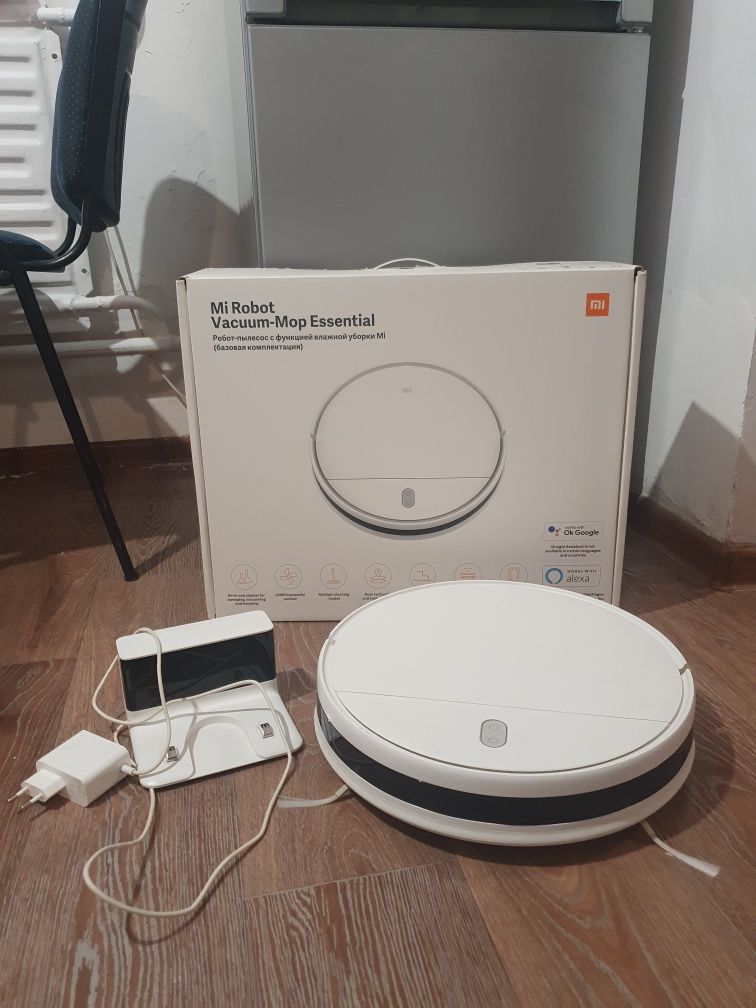 Робот пылесос Xiaomi с функцией влажной уборки.Рабочий.