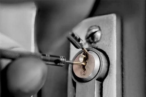 Медвежатник. Вскрытие и установка замков. Есик ашу срочно.