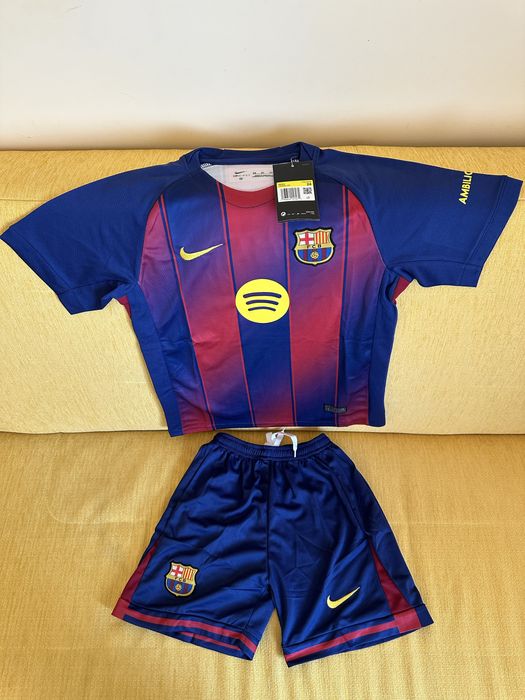 Tricou copii FC Barcelona, 9-10 ani, NOU, set cu pantaloni scurti