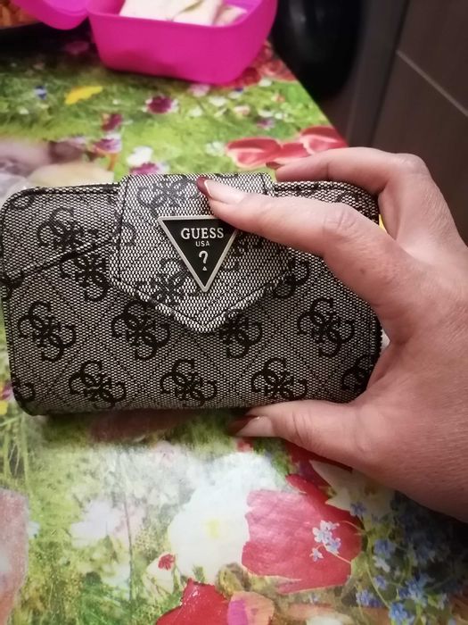 Portofel damă și parfum