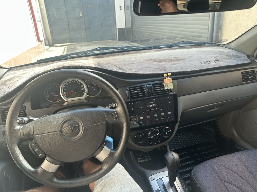 Продаю Lacetti 2015 года, автомат, 1 евро