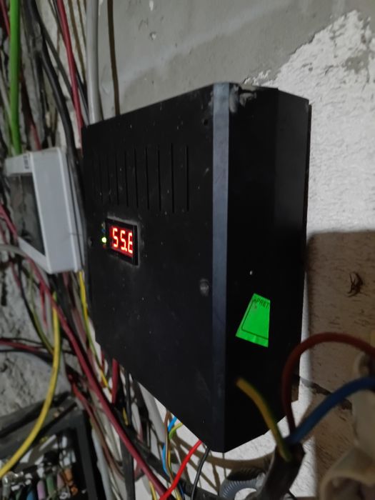 Vând controler eolian