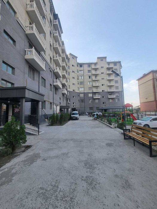 Urganch shahrida yangi  binoda joylashgan 2-xonali joy sotiladi.