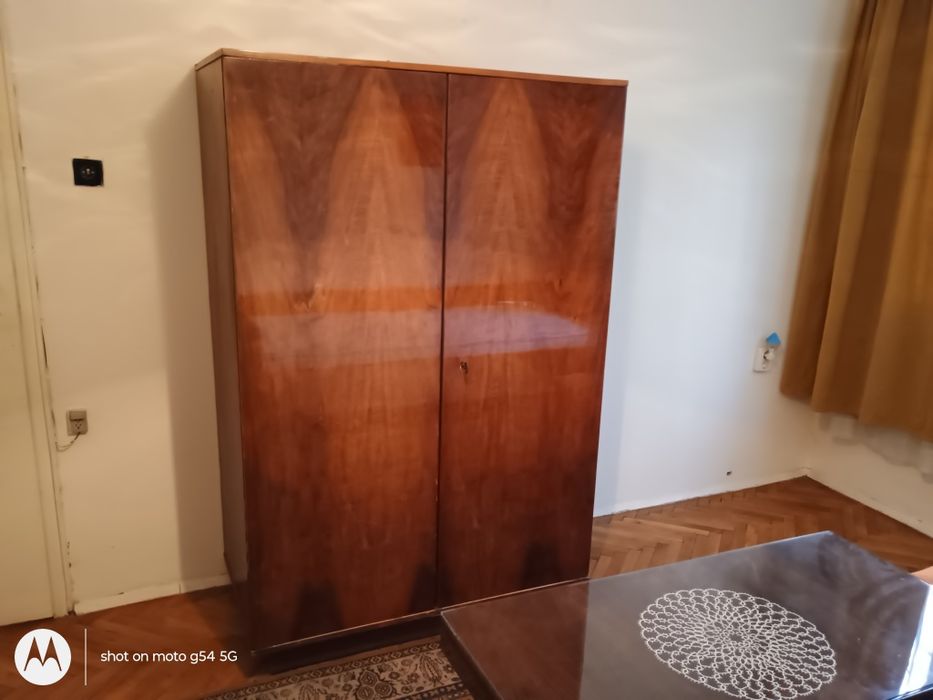 Под наем 3 стаен, София, кв. Изток, 100 кв.м. обзаведен, партер