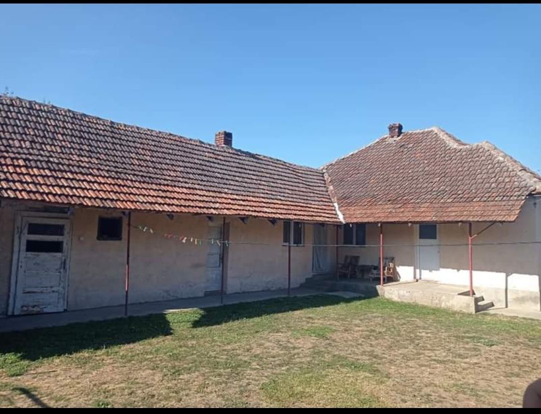 De vânzare casă cu curte