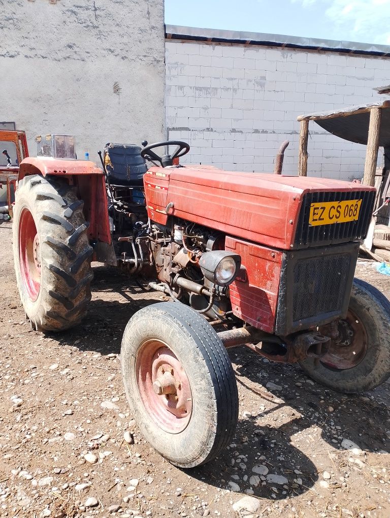 Vând tractor Fiat 4x45