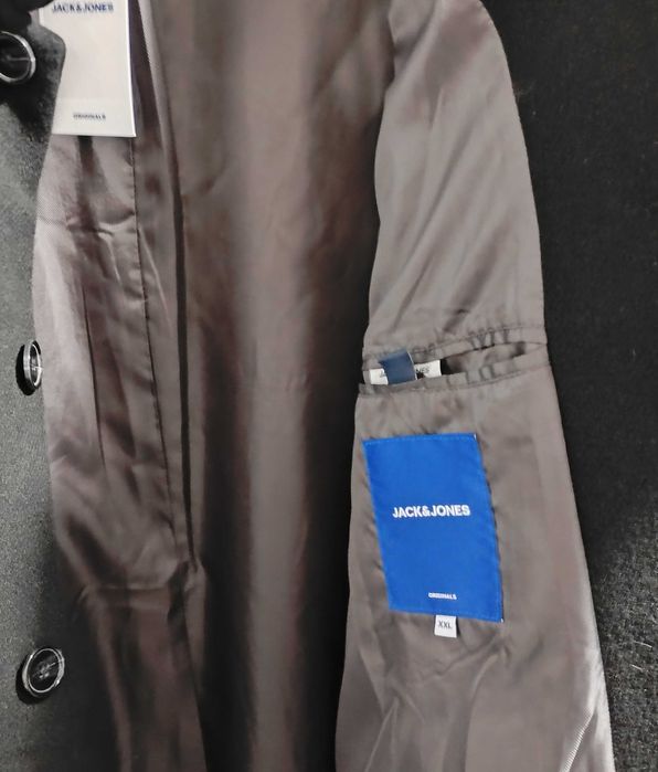 Vând palton bărbați, mare, larg