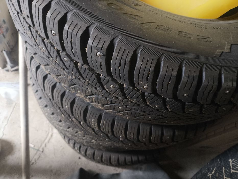 235/70 р16  шипи копмлект