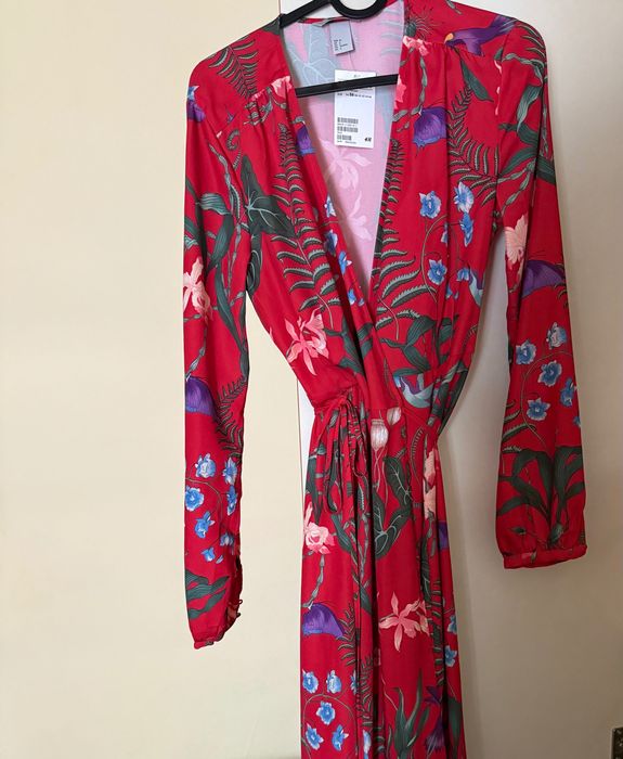 Рокля,прегърни ме модел, стилна и женствена , нова с етикет , H&M