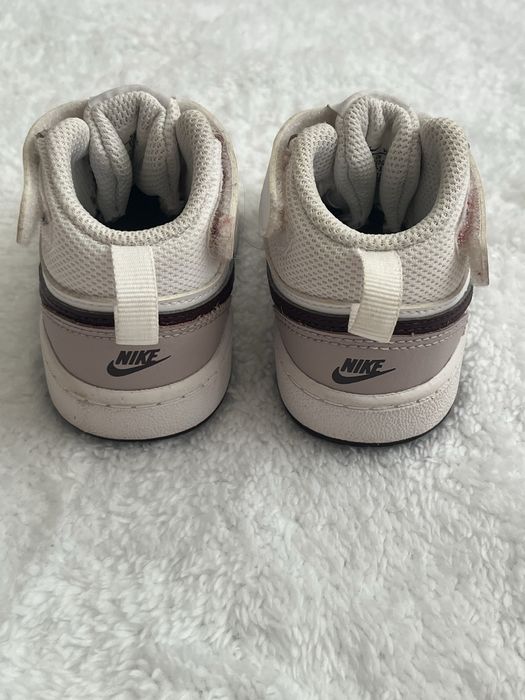 Adidasi Nike fetite