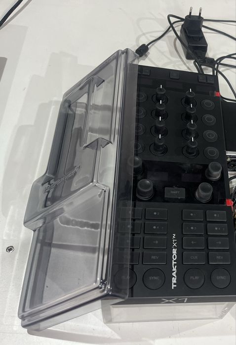 Consola/Controller DJ Traktor X1 mk3