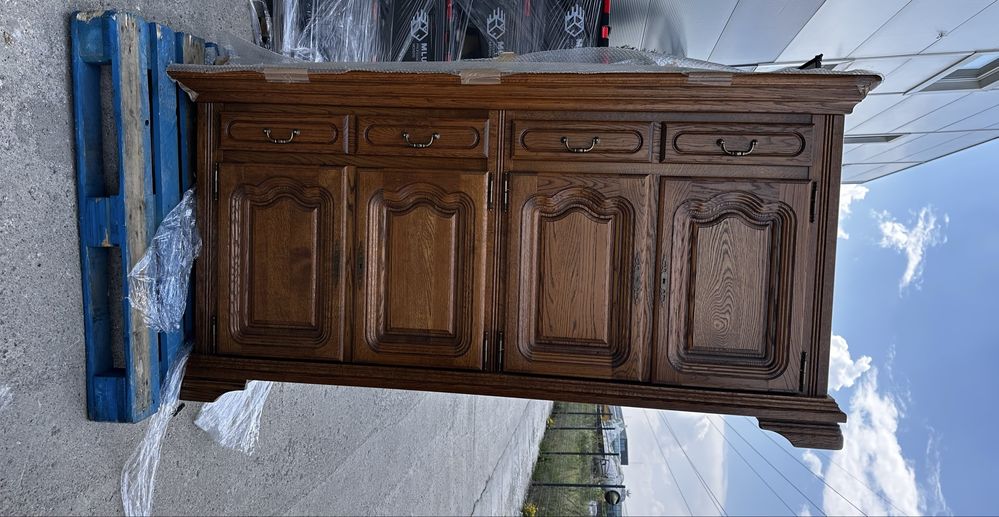 Масивен шкаф с ключалки и високи панели – 210х53х100 см