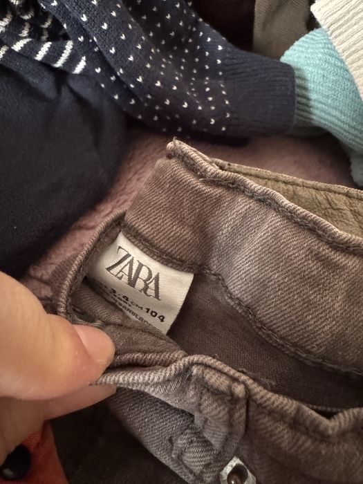 Vand 7 perechi de pantaloni marimea 104 3-4 ani