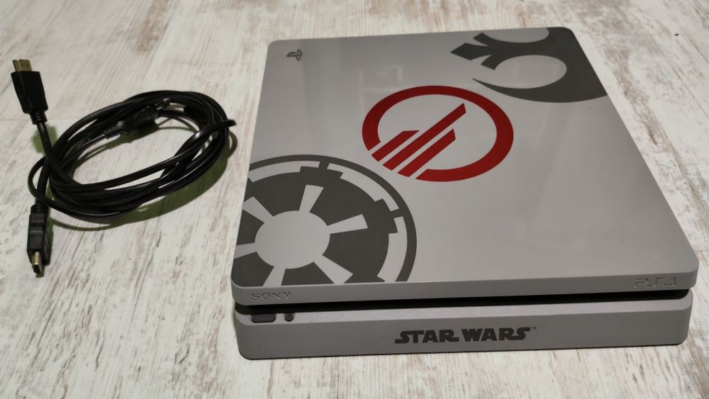 PS 4 Slim /Плейстешън 4 слим/