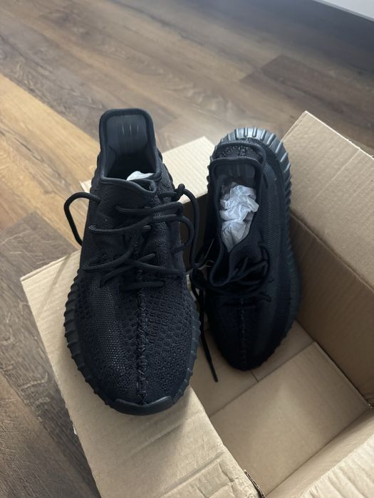 Yeezy culaore negru marime 42 2/3 EU