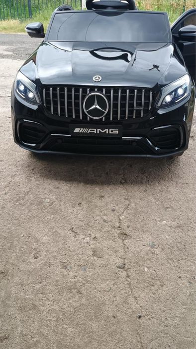 електрически автомобил Mercedes Benz GLC63S