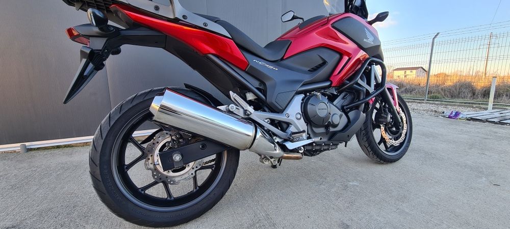 Honda NC750XA + ABS + Topcase + extra
An fabricație 2014