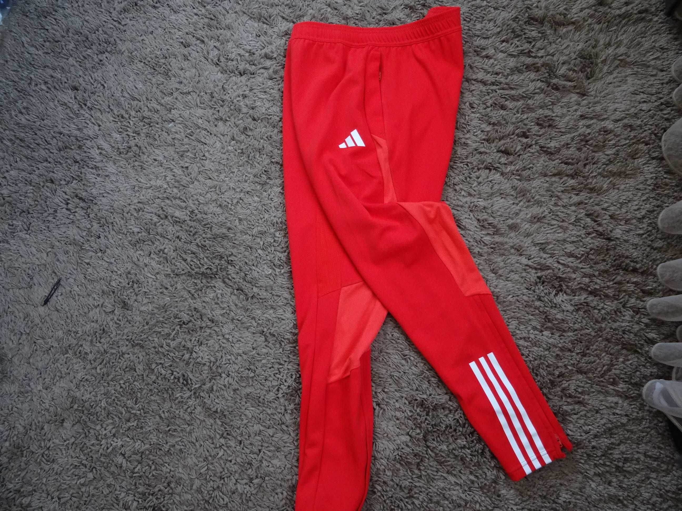 чисто нов adidas bayern munchen