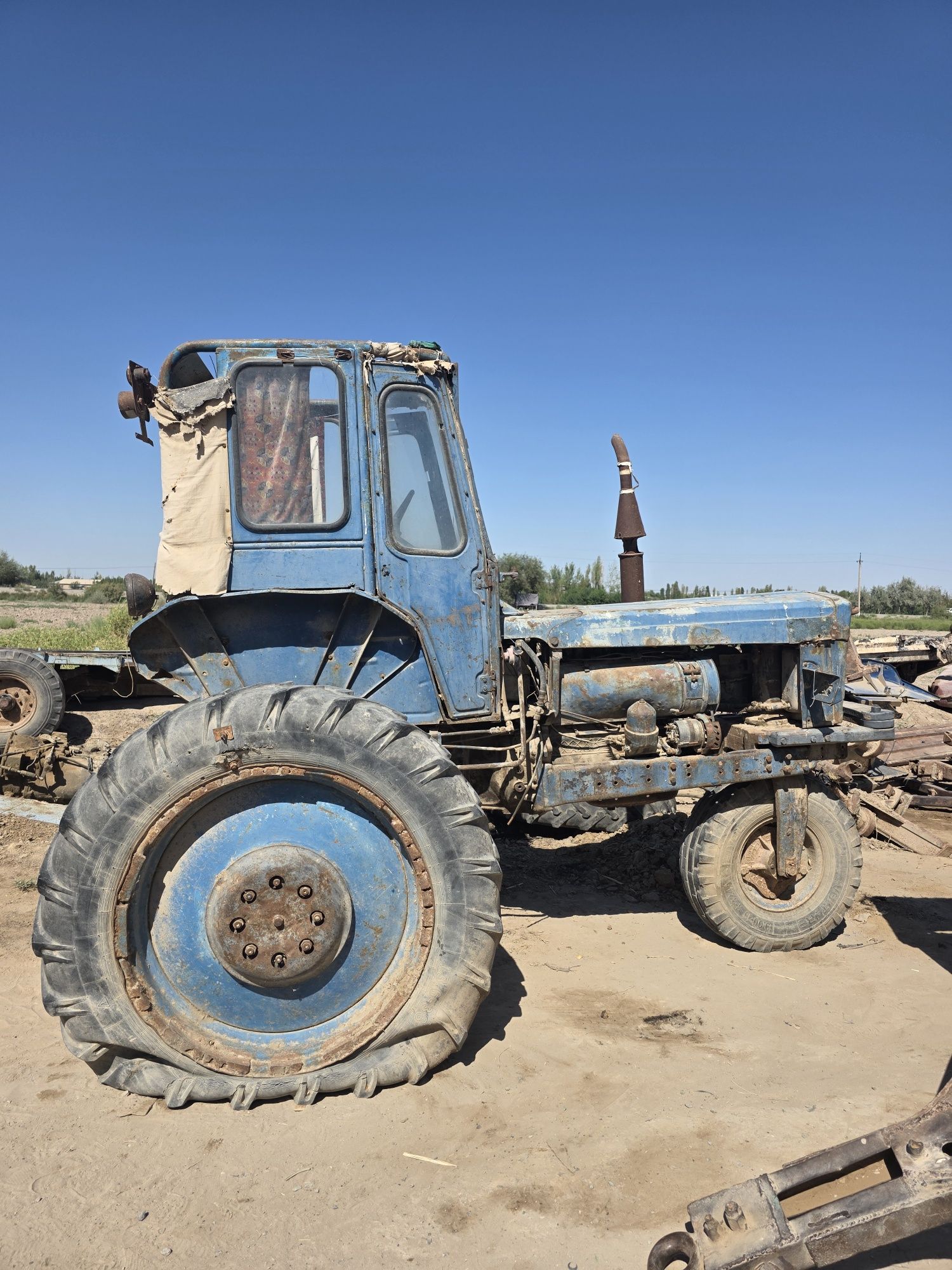 Traktor 28 sotiladi