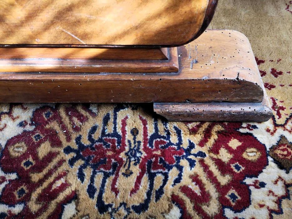 Масивна баварска маса и шест стола от орех