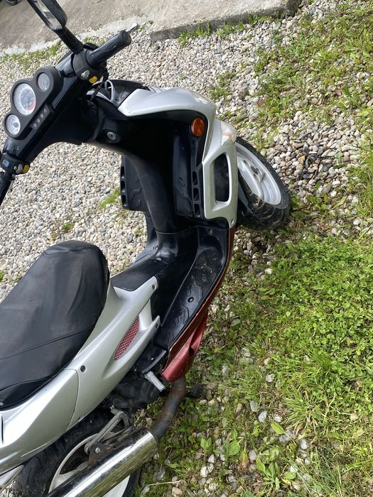 Vand sau schimb scuter peugeot spid 2