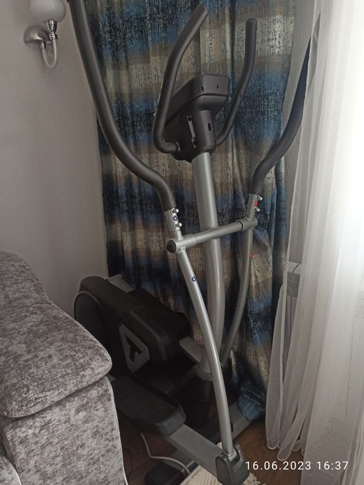 Эллиптический тренажер, для занятых людей