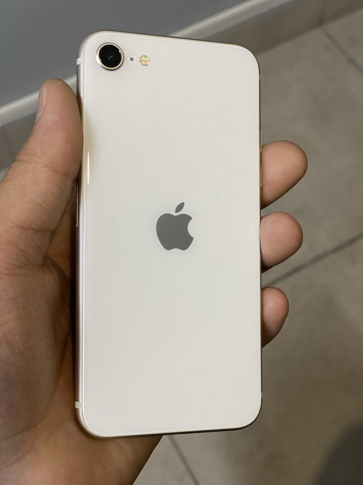 Продам Iphone SE 2022